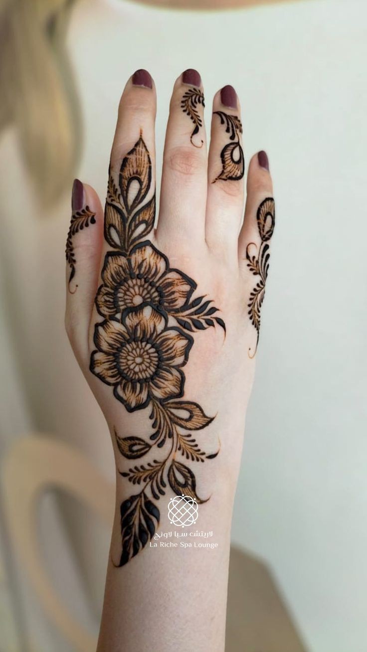 Aesthetic Finger Mehndi Design Easy And Beautiful (4) Aesthetic Finger Mehndi Design Easy And Beautiful (4)