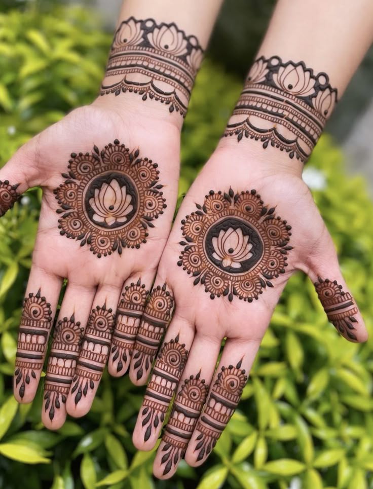 Arabic Bail Front Hand Mehndi Design