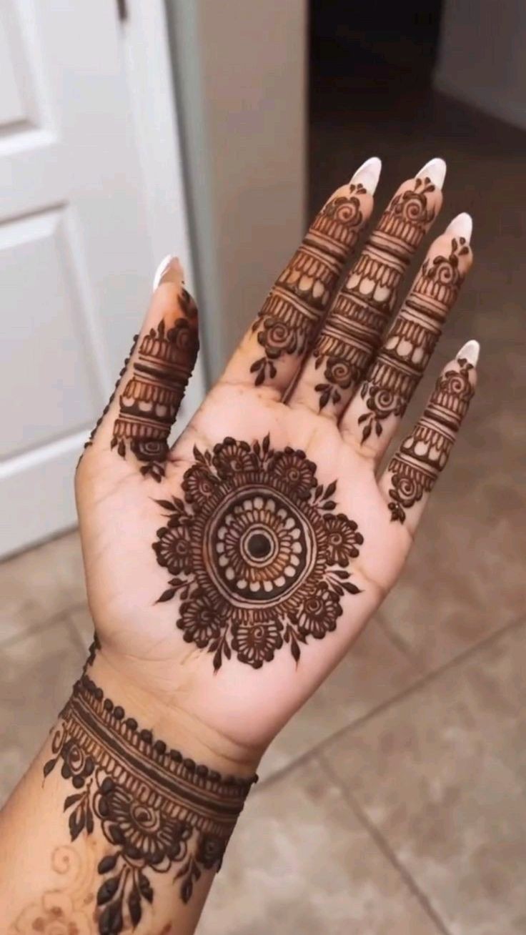 Back Hand Mehndi Design Girl (3)