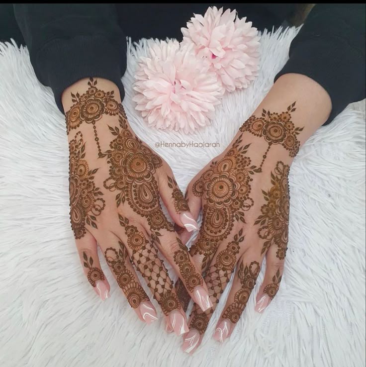 Beginner Cute Simple Mehndi Designs for Front Hands (4)