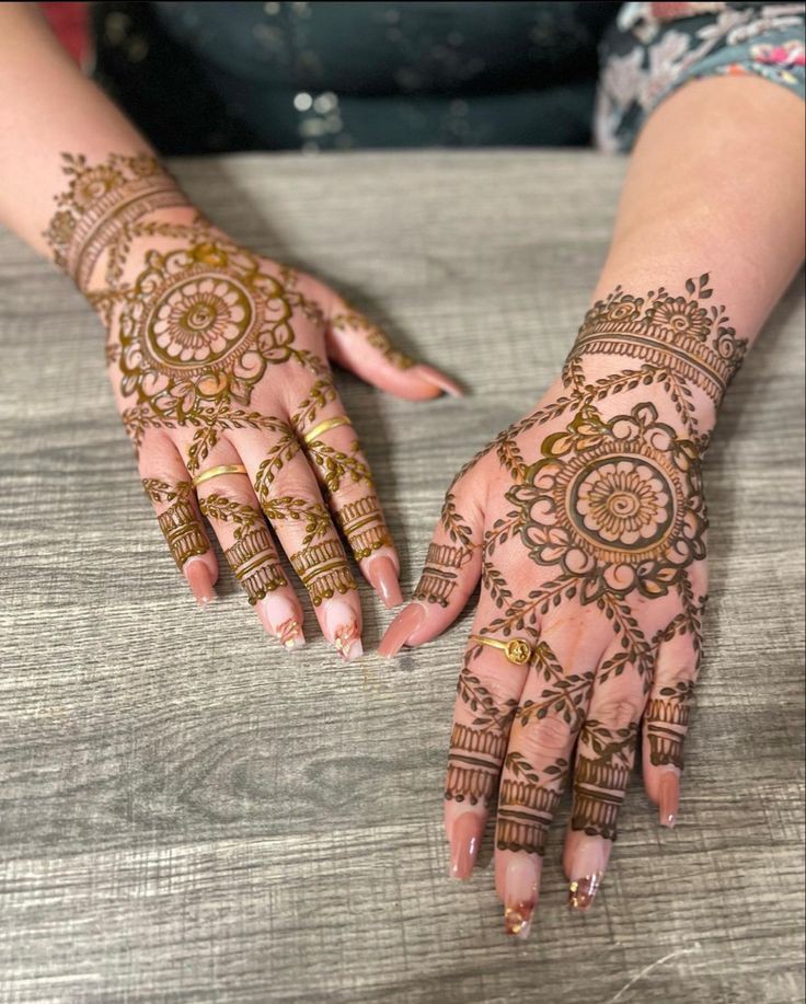Diwali Punjabi Royal Front Hand Mehndi Design (4)