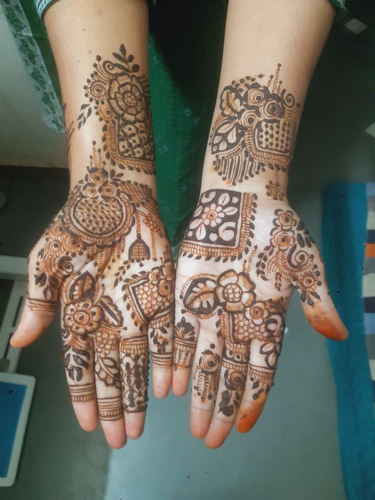 Easy Mehendi Design Simple Front Hand (1)
