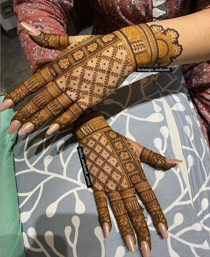 Easy Mehendi Design Simple Front Hand (2)