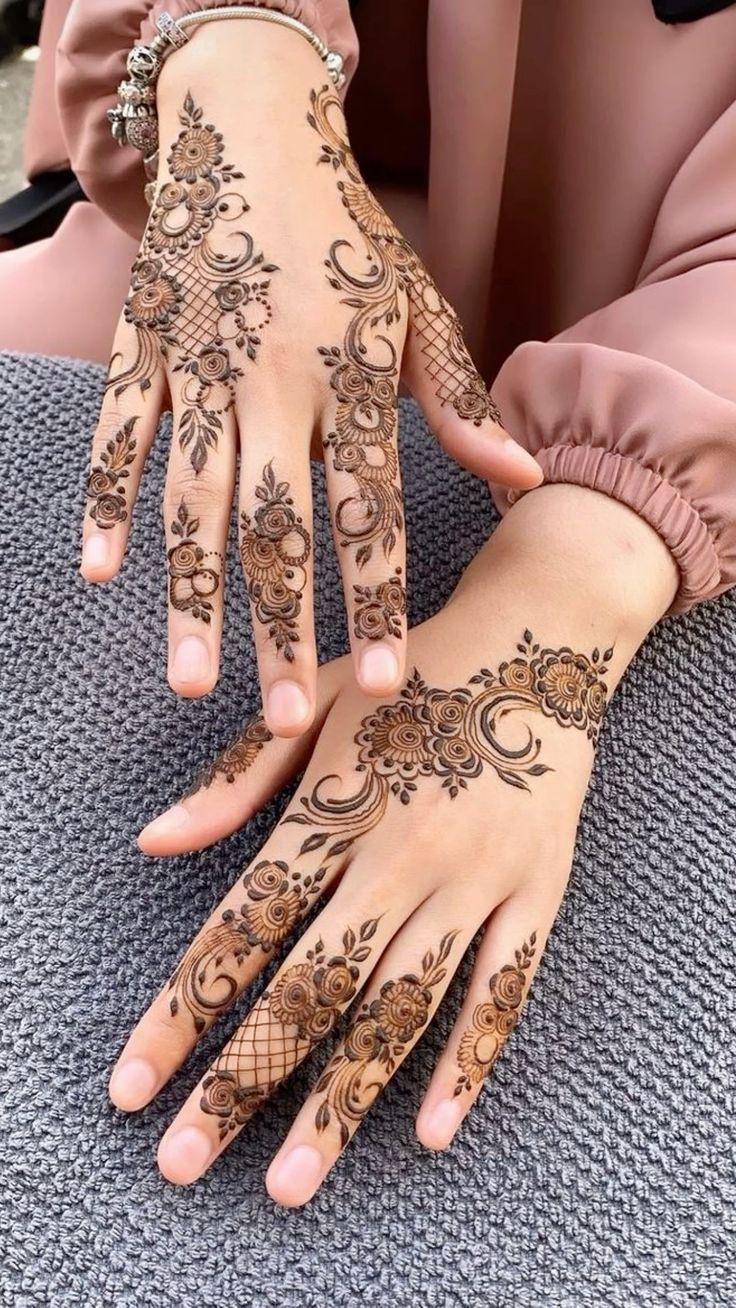 Easy Mehendi Design Simple Front Hand (3)