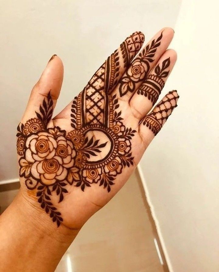 Front Hand Mehndi Design Simple And Easy (2)