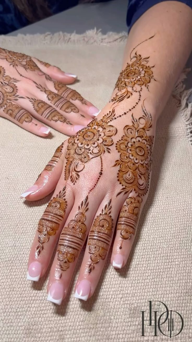 Front Hand Simple Mehndi Design (1)