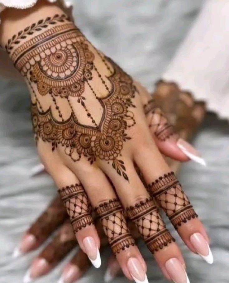 Front Hand Simple Mehndi Design (2)