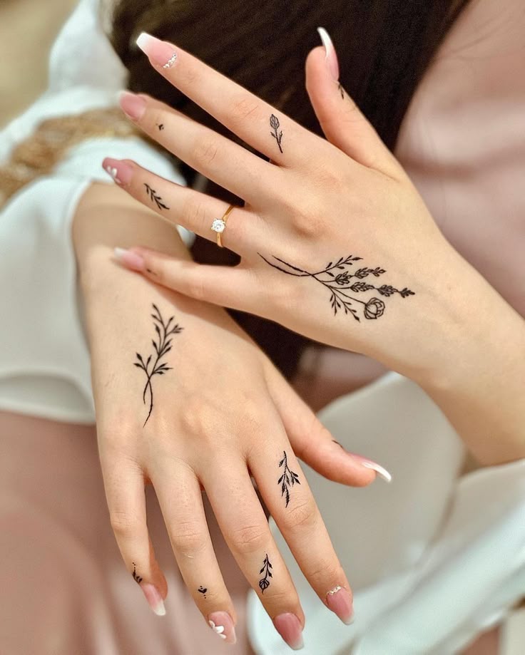 Front Hand Simple Mehndi Design (3)