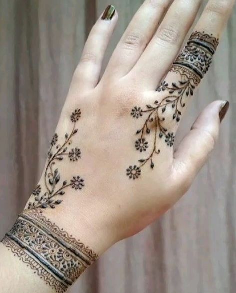 Front Hand Simple Mehndi Design Images 1