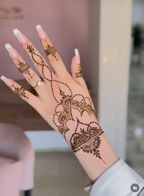 Front Hand Simple Mehndi Design Images 16