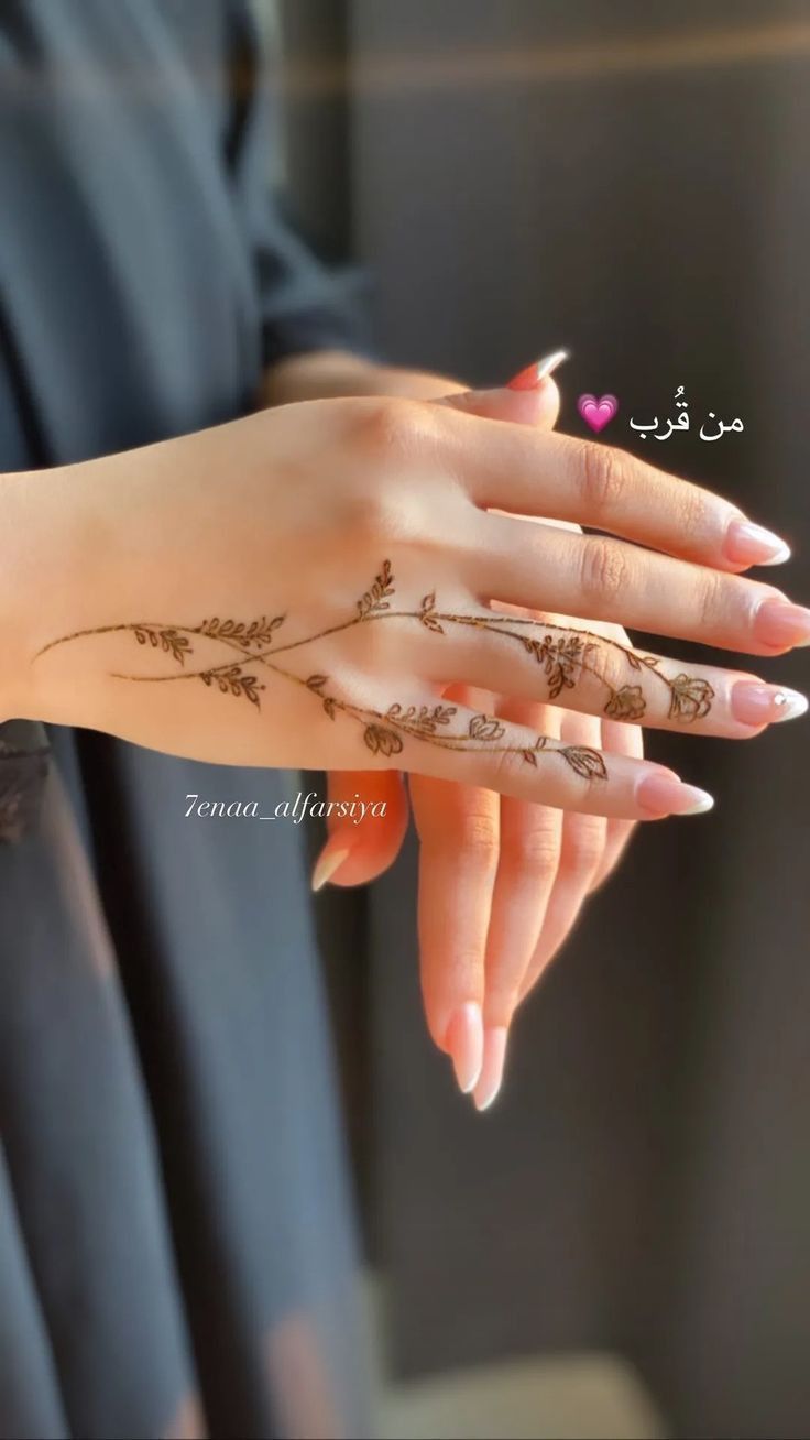 Front Hand Simple Mehndi Images (1)