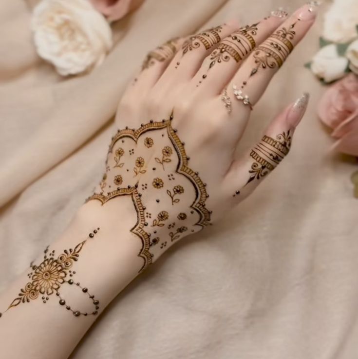 Front Hand Simple Mehndi Images (2)