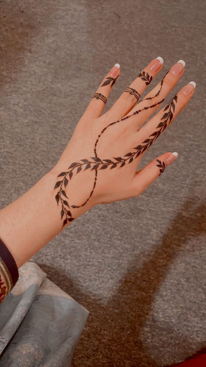 Front Hand Simple Mehndi Images (3)
