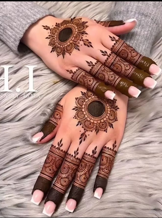 Front Hand Stylish Front Hand Simple Mehndi Design (11)