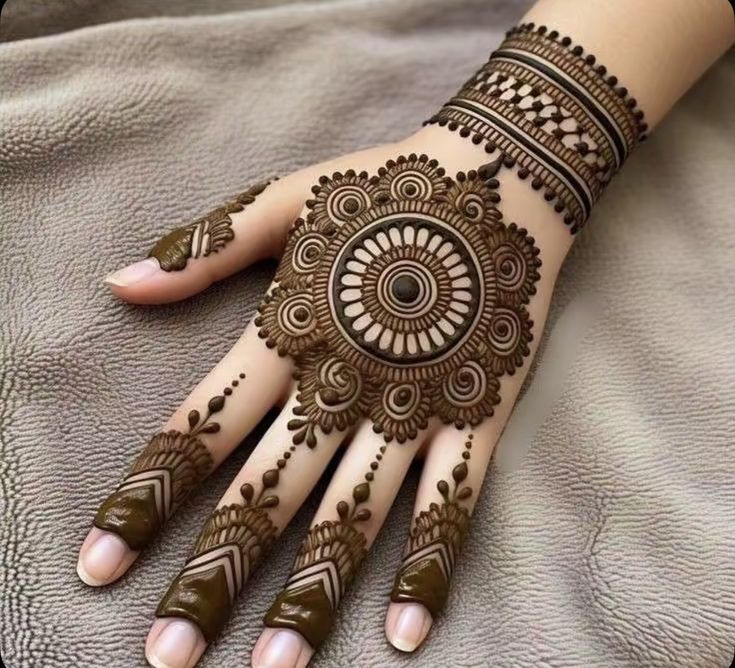Front Hand Stylish-Front Hand Simple Mehndi Design 14.