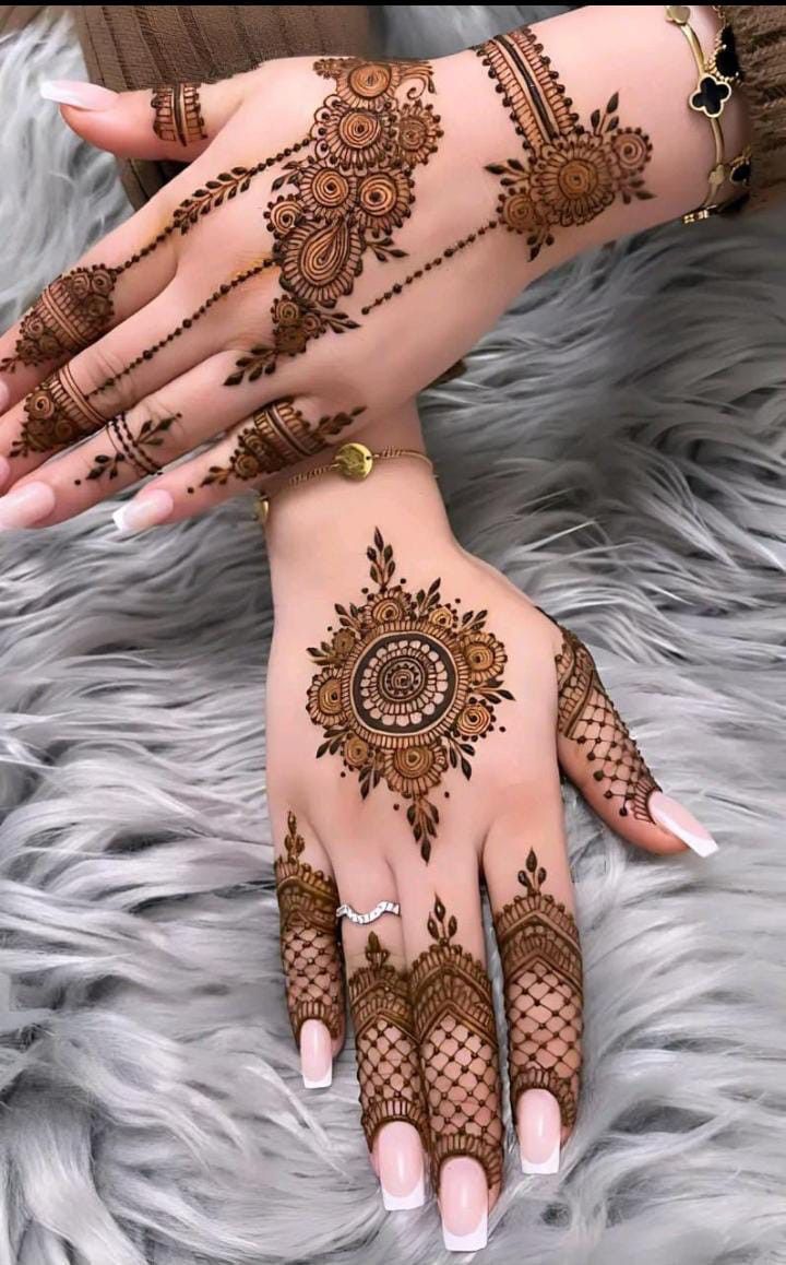 Front Hand Stylish Front Hand Simple Mehndi Design (16) Front Hand Stylish Front Hand Simple Mehndi Design (16)