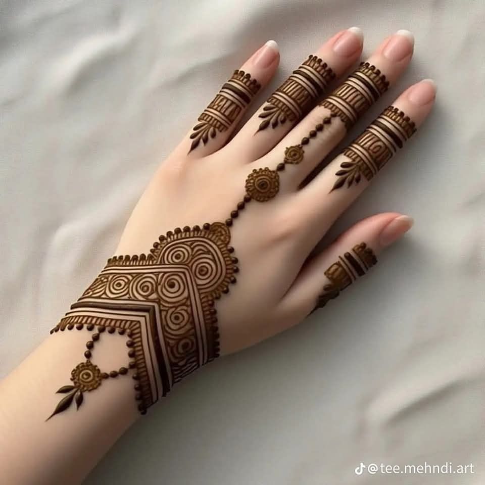 Front Hand Stylish Front Hand Simple Mehndi Design (17)