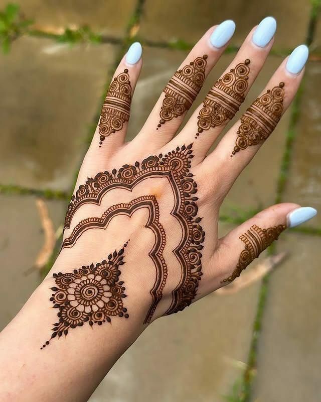 Front Hand Stylish Front Hand Simple Mehndi Design (2)