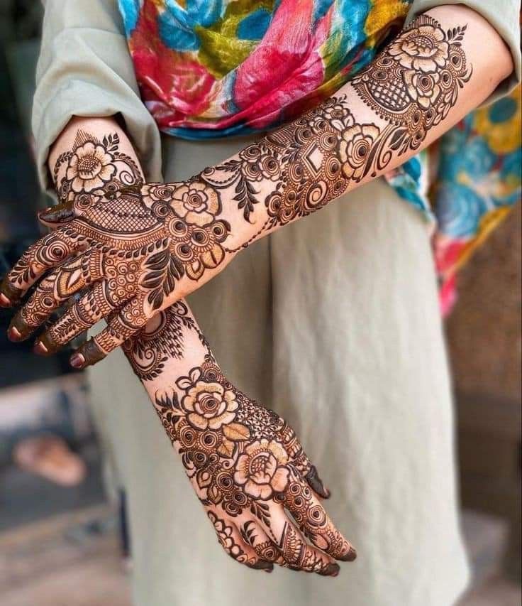 Front Hand Stylish Front Hand Simple Mehndi Design (2)