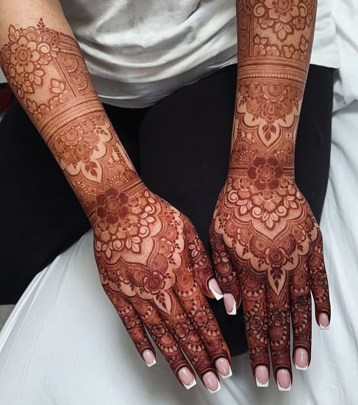 Front Hand Stylish Front Hand Simple Mehndi Design (3)