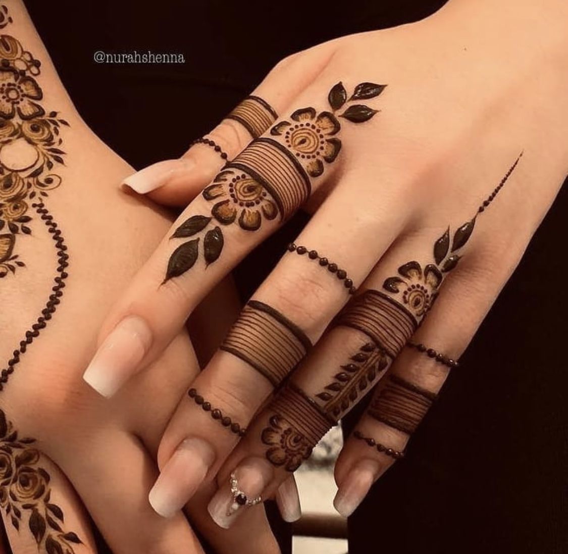 Front Hand Stylish Front Hand Simple Mehndi Design (8)
