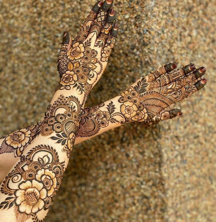 Front Hand Stylish Front Hand Simple Mehndi Design