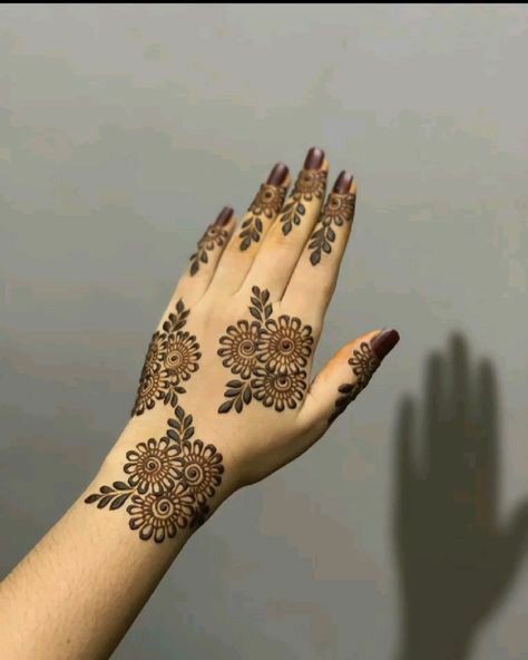 Front Mehndi Design Easy and Beautiful for Karva Chauth (11)