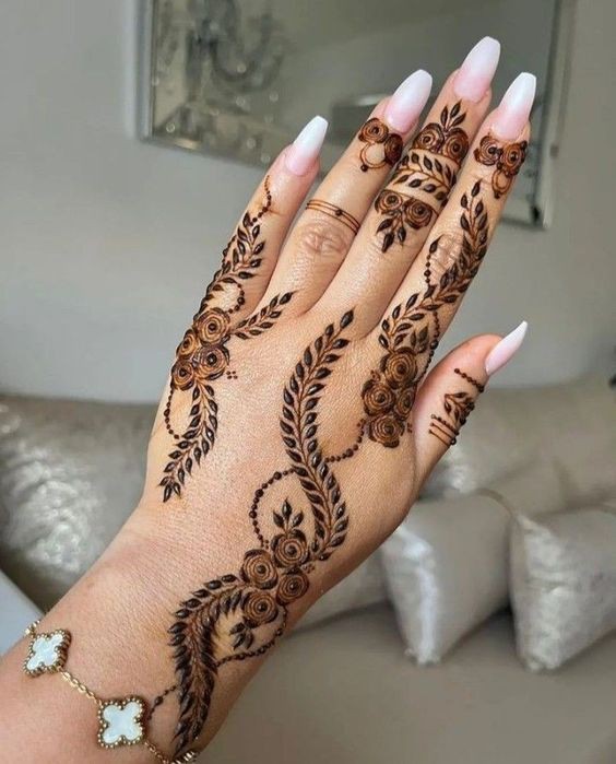Front Mehndi Design Easy and Beautiful for Karva Chauth (12)