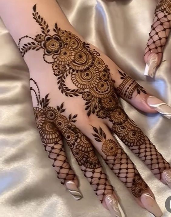 Front Mehndi Design Easy and Beautiful for Karva Chauth (3)