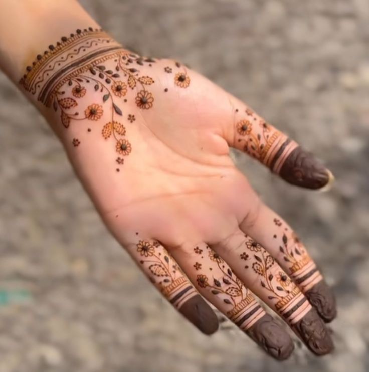 Karwa Chauth Mehndi Design (1)