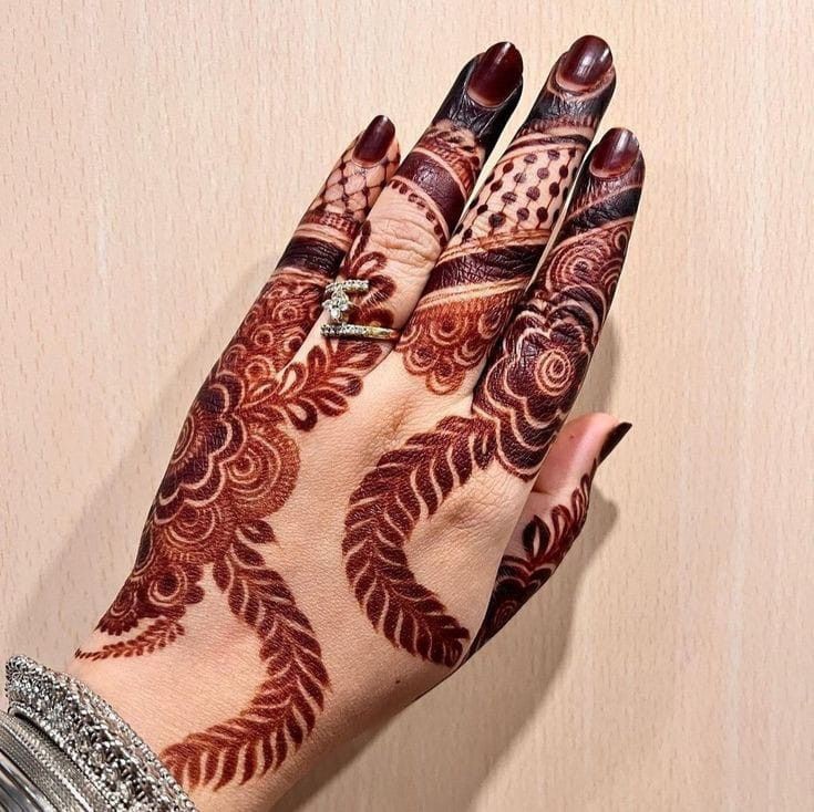 Mehendi Design Simple Front Hand