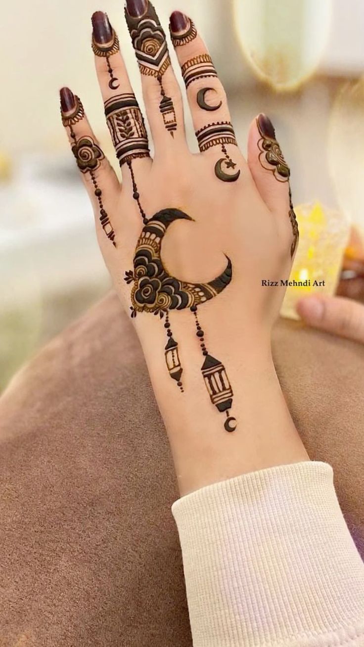 Mehndi Design Arabic Front Hand