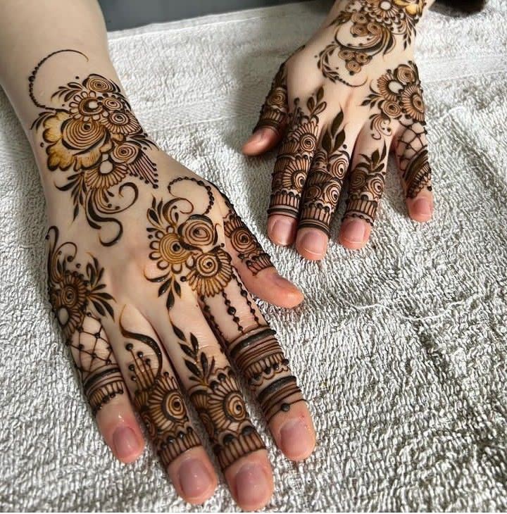 Mehndi Design Easy And Beautiful Aesthetic (6) Mehndi Design Easy And Beautiful Aesthetic (6)