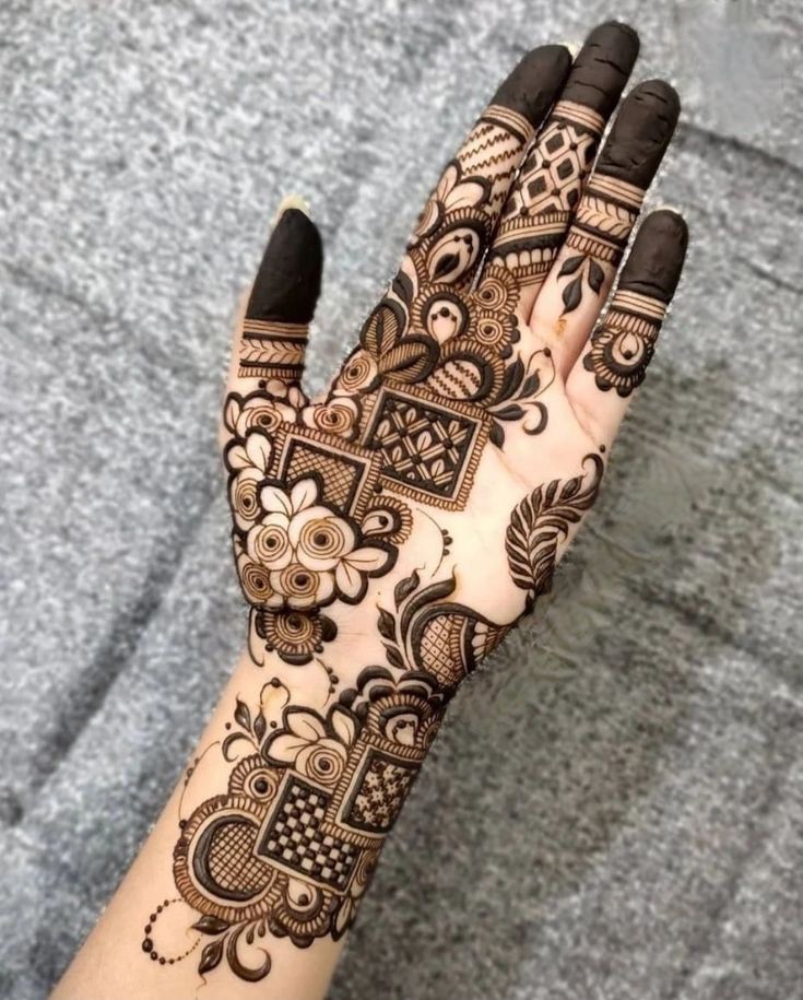 Modern Front Hand Mehndi Design (3)