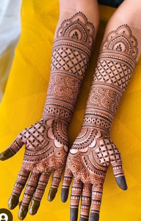 Modern Hand Mehndi Design (17)