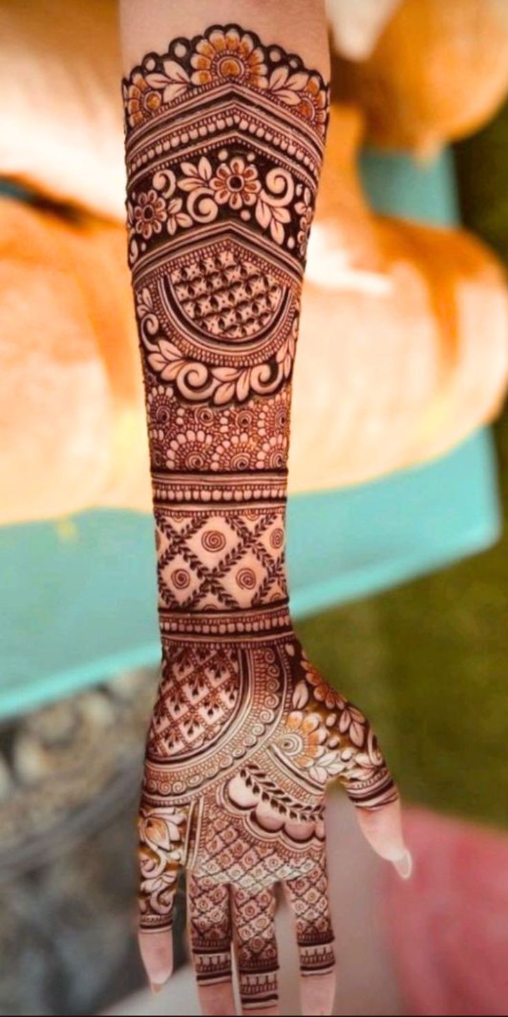Modern Hand Mehndi Design (20)