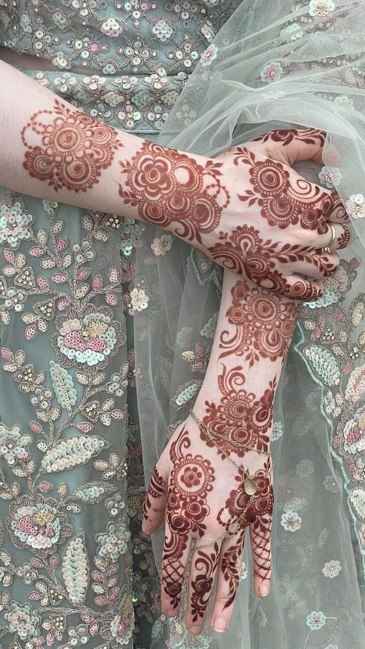 Modern Hand Mehndi Design (22)
