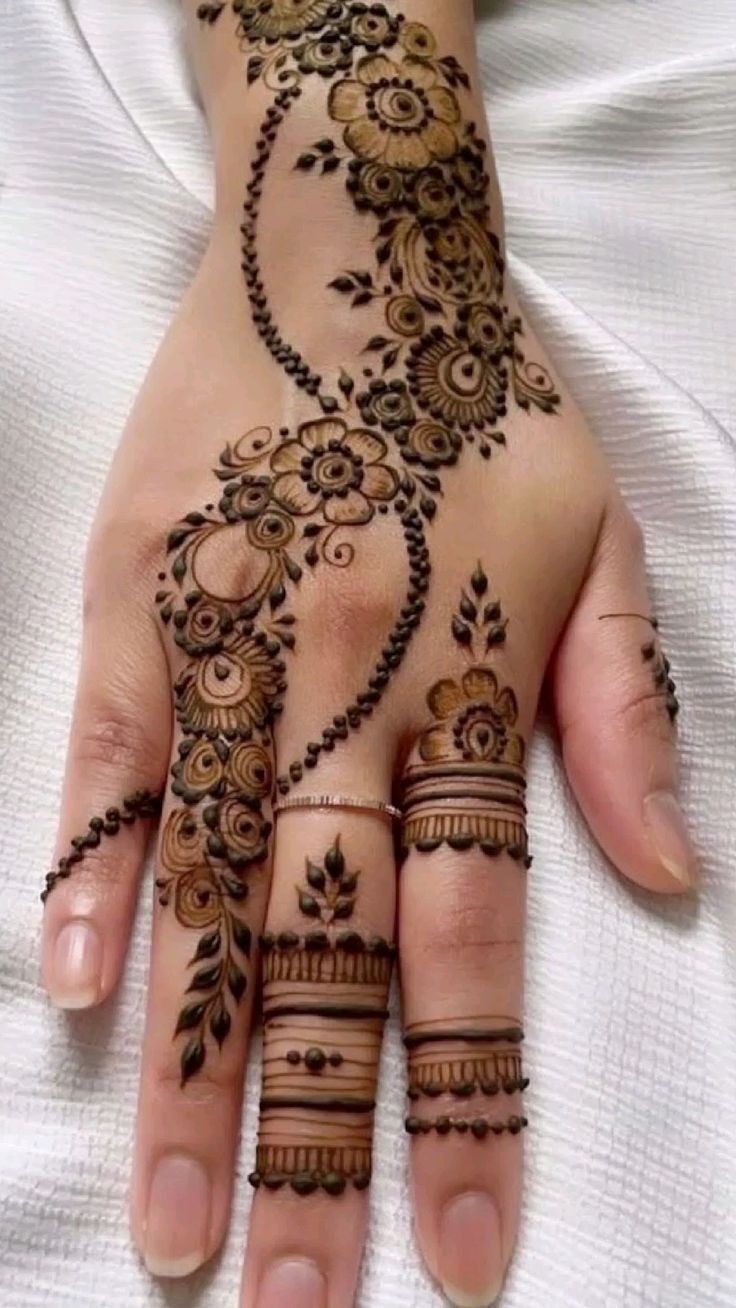 Modern Karva Chauth Mehndi Designs (2)