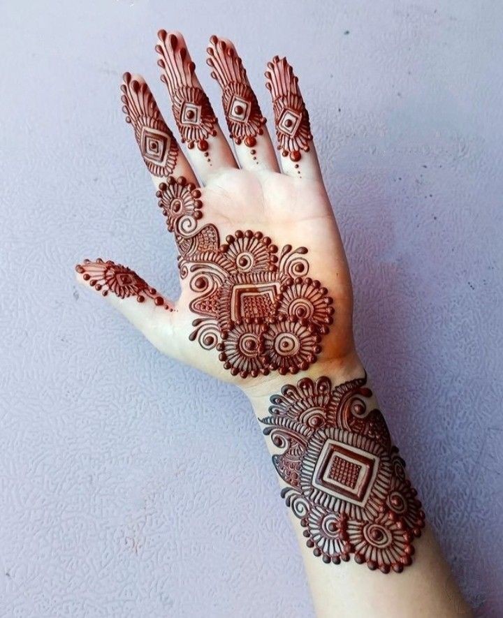 Royal Front Hand Mehndi Design (1)