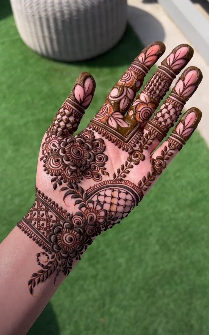 Royal Stylish Simple Mehndi Design (1)