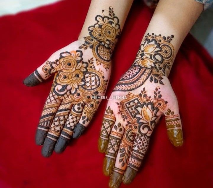 Simple Front Hand Mehndi Design (1)
