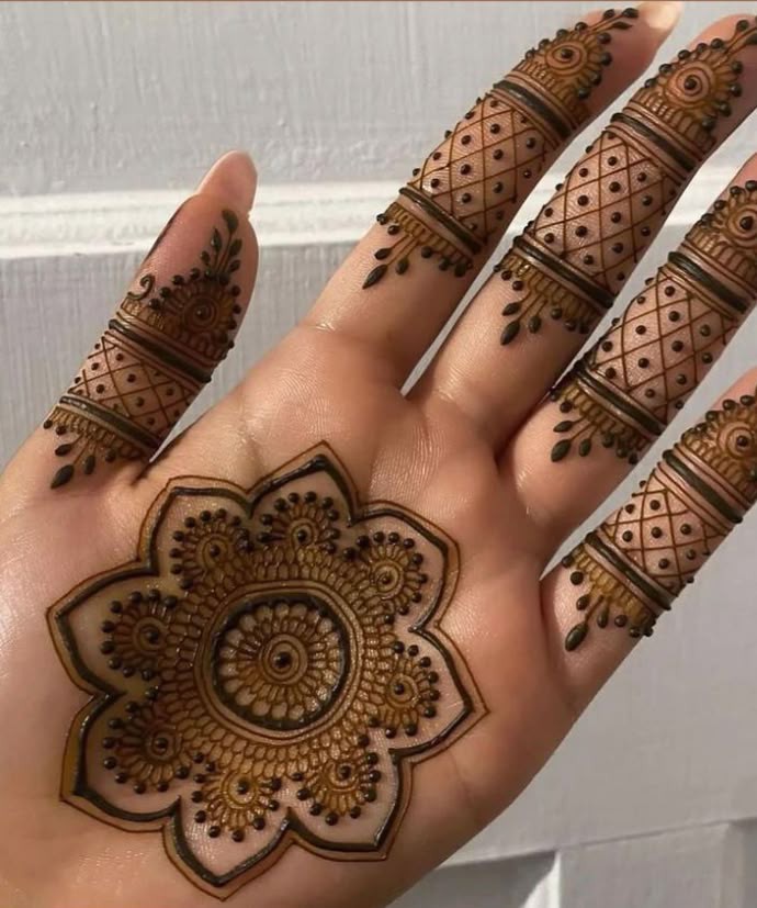 Simple Front Hand Mehndi Design (4)