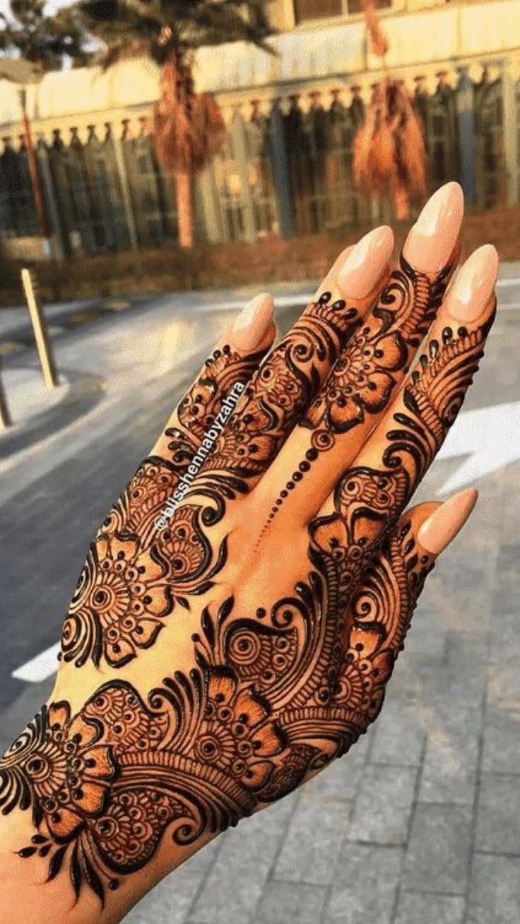 Simple Front Hand Mehndi Design (5)