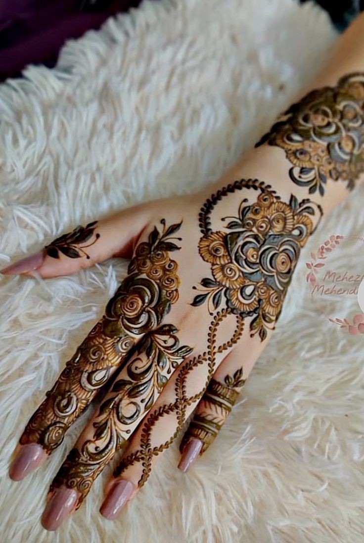 Simple Mehndi Design for Girls Front Hand (2)