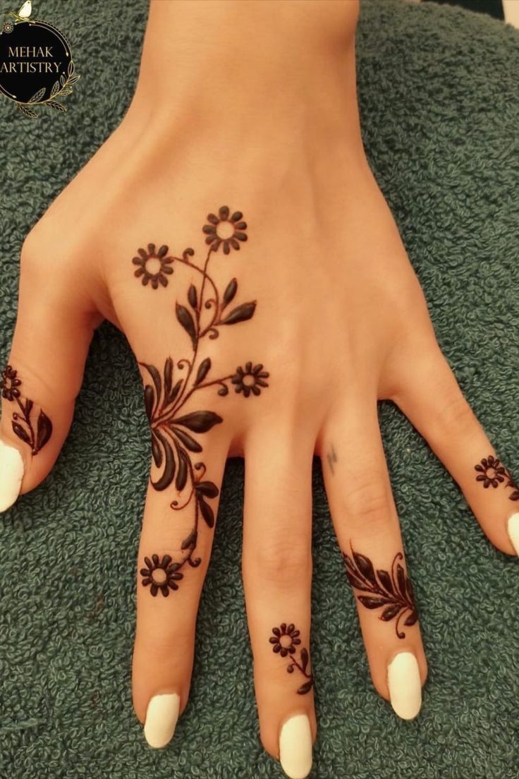 Simple New Mehndi Design