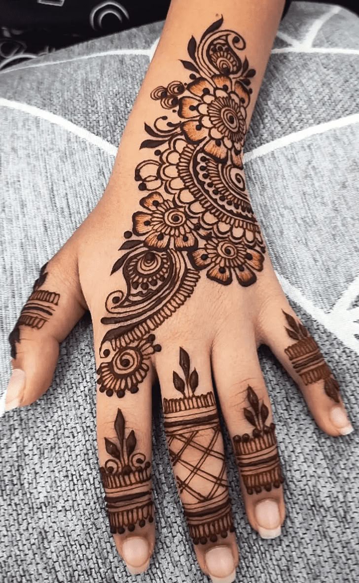 Stylish Back Hand Mehndi Design (4)