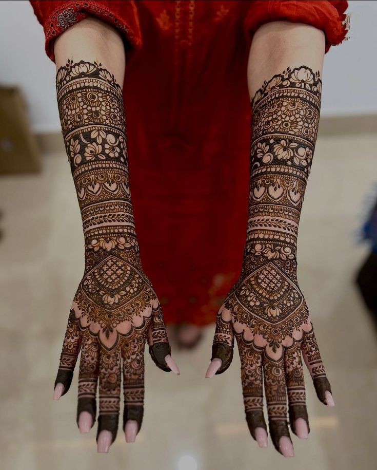 Stylish Back Hand Mehndi Designs