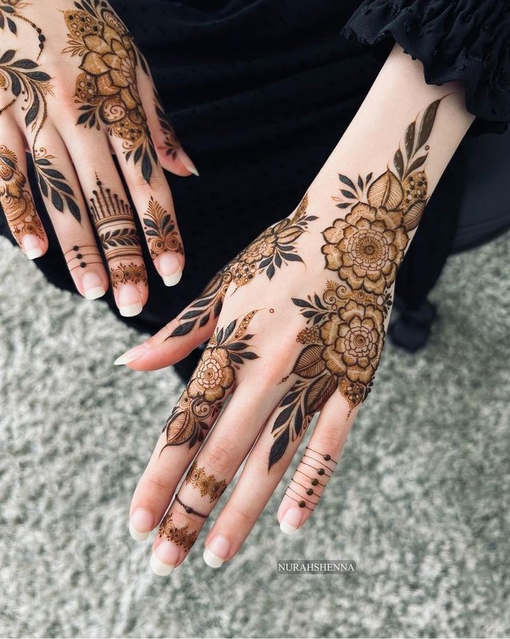 aesthetic mehndi design