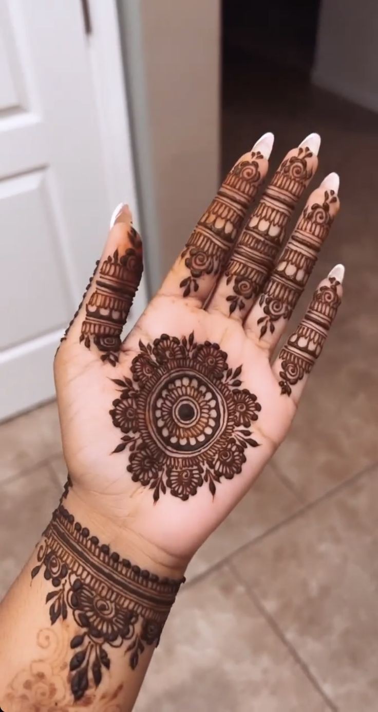 Royal Front Hand Mehndi Design Easy And Beautiful Arabic