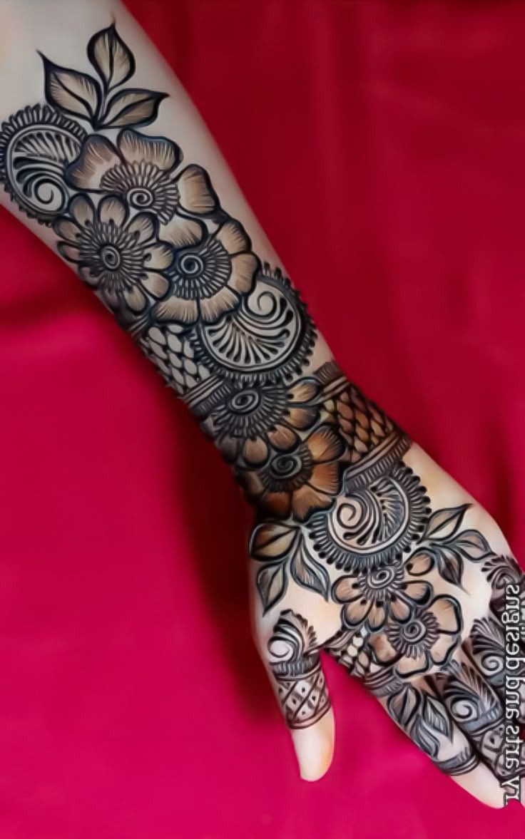 stylish front hand mehndi design (3)